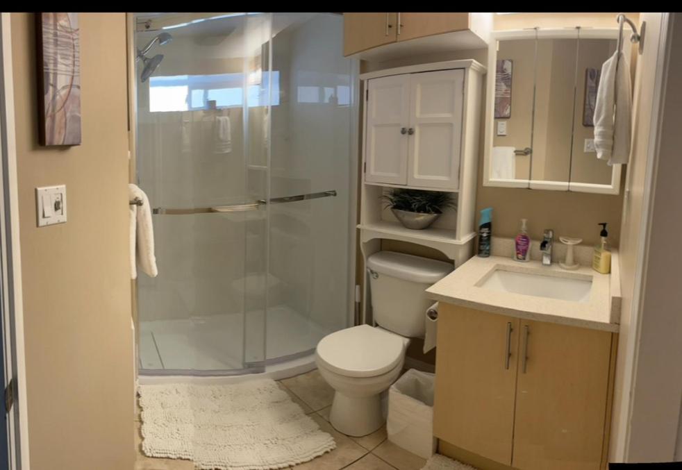 Cozy And Modern 3 Bedroom In Central Location! Victoria Exterior foto