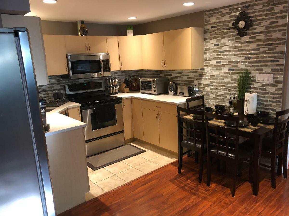 Cozy And Modern 3 Bedroom In Central Location! Victoria Exterior foto