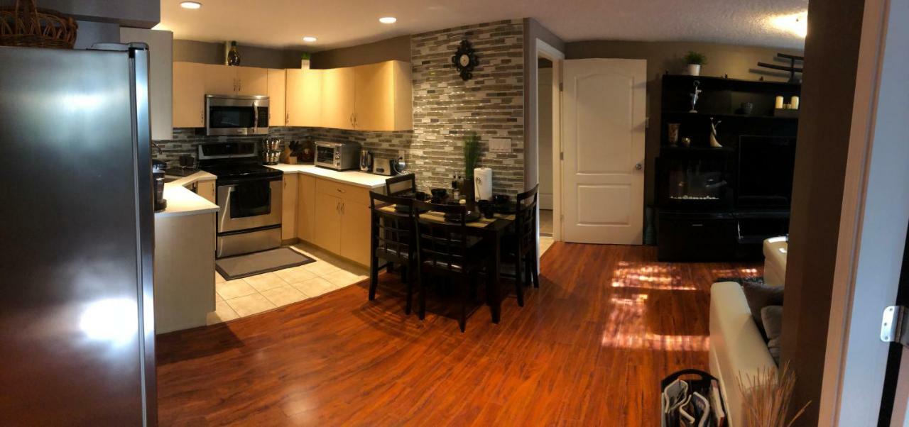 Cozy And Modern 3 Bedroom In Central Location! Victoria Exterior foto
