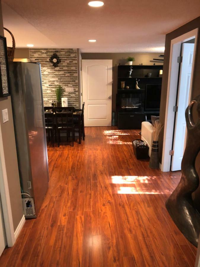 Cozy And Modern 3 Bedroom In Central Location! Victoria Exterior foto