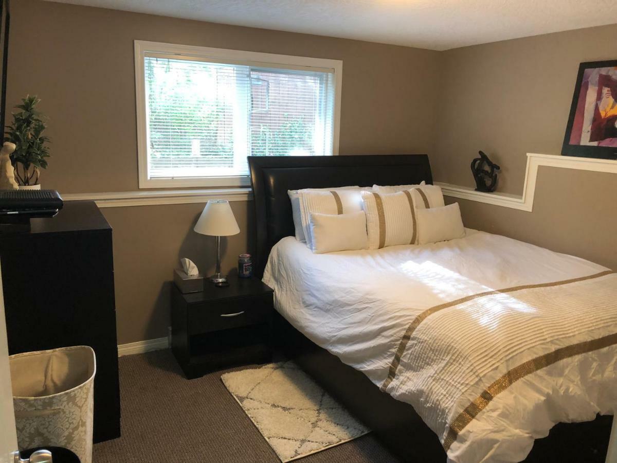 Cozy And Modern 3 Bedroom In Central Location! Victoria Exterior foto